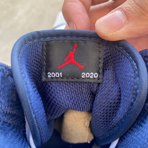 Air Jordan 1 Retro Midnight Navy - Picture 7 of 9